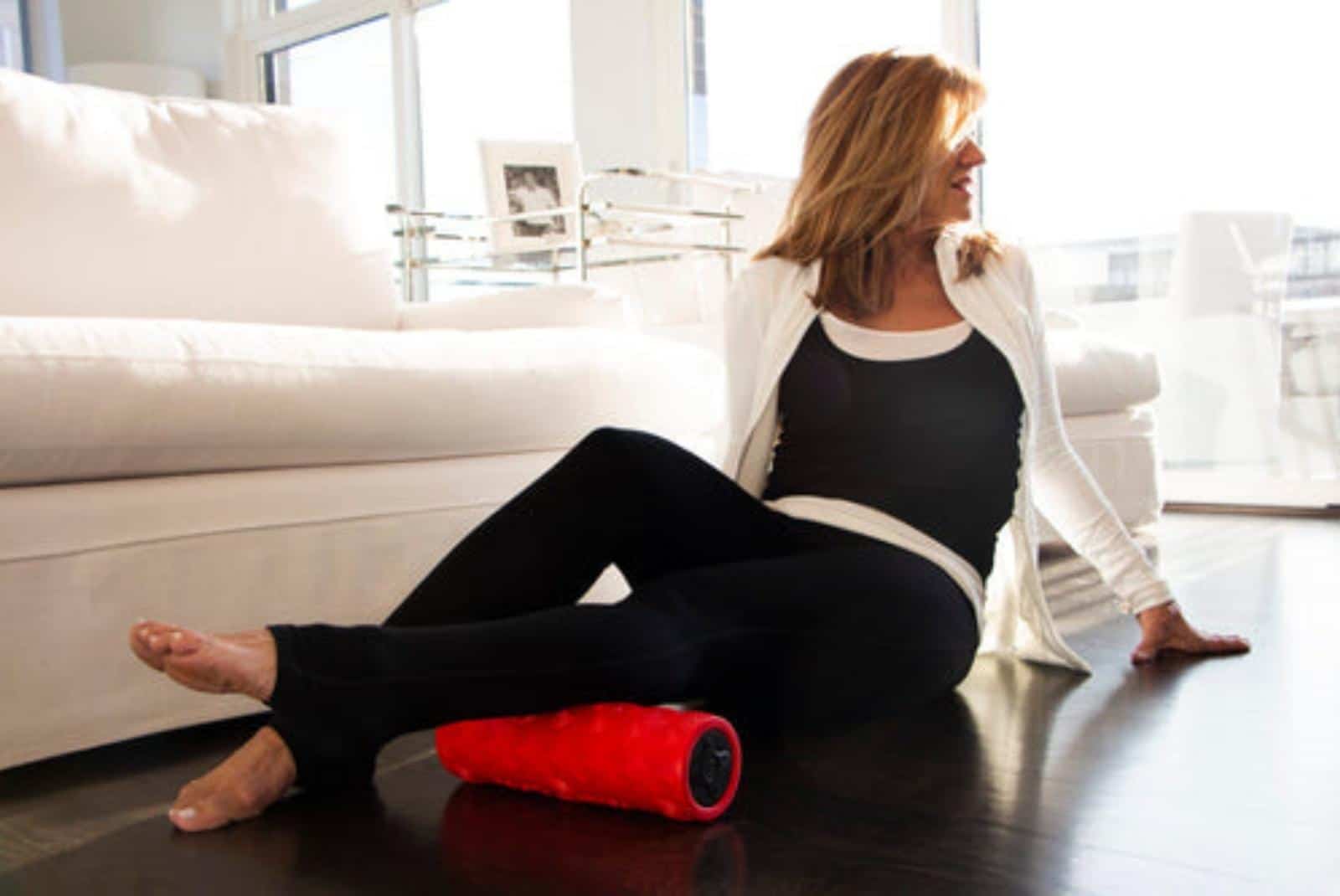 The power plate roller gives targeted vibration therapy to aching muscles.